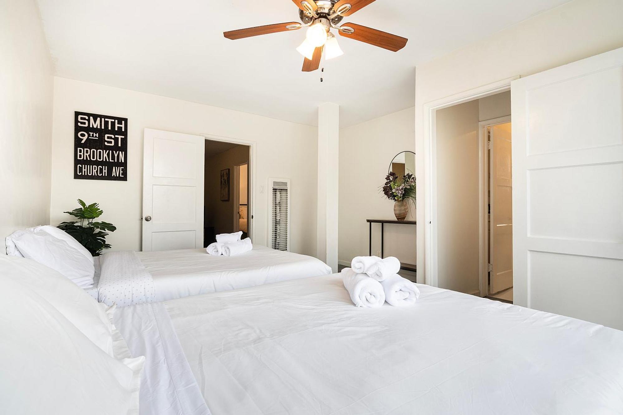 2-br By Beverly Hills Steps From Restaurants, Cafes And Shopping Apartment Los Angeles