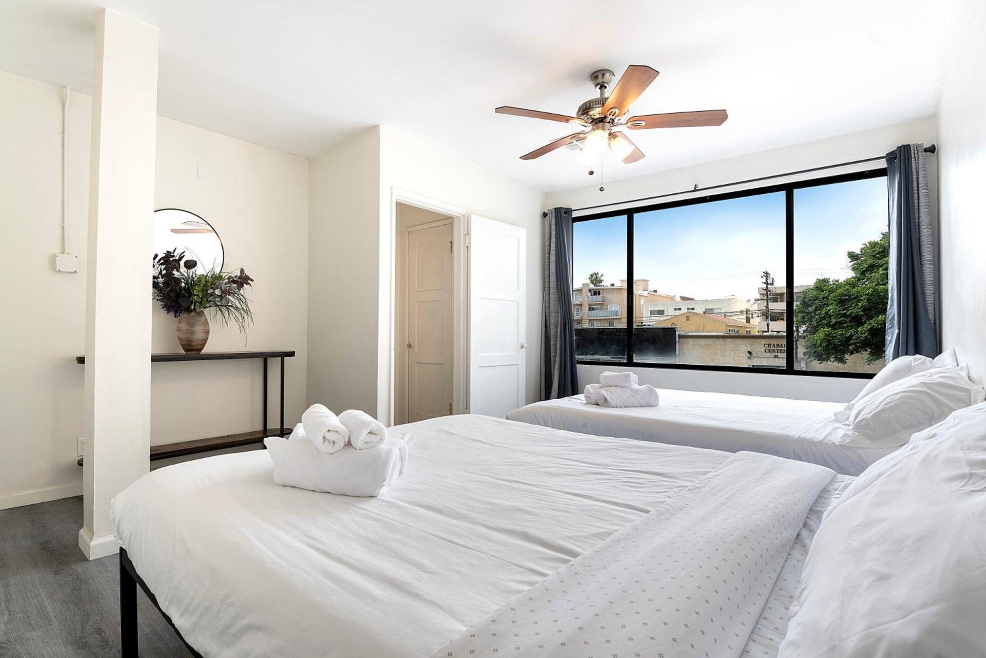 Apartment 2-br By Beverly Hills Steps From Restaurants, Cafes And Shopping *